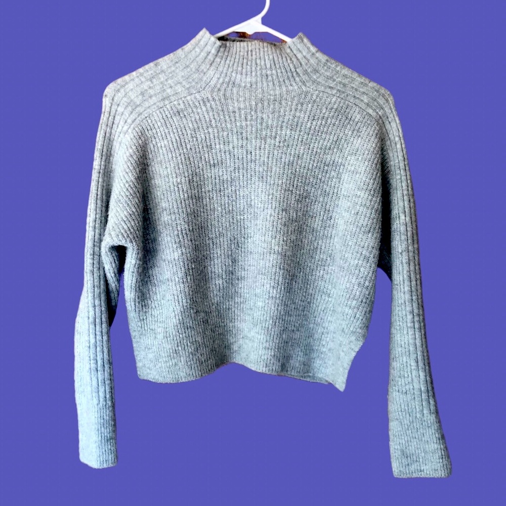 Topshop Pullover Cropped Gray Sweater